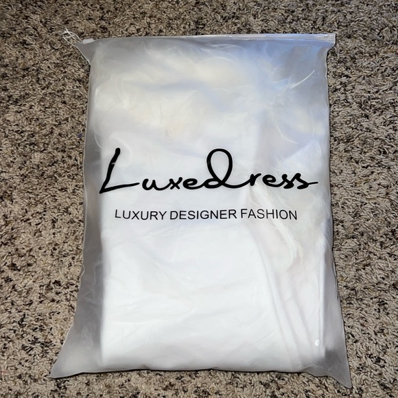 UNIQUE FEATHER TRIM STRAPLESS WIDE LEG JUMPSUIT - WHITE - Picture 2 of 11